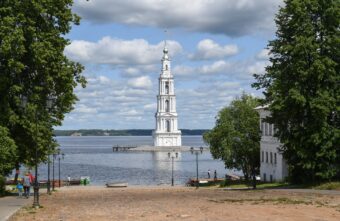 Игорь Руденя в Калязине проинспектировал реставрационные работы в Доме купцов Полежаевых