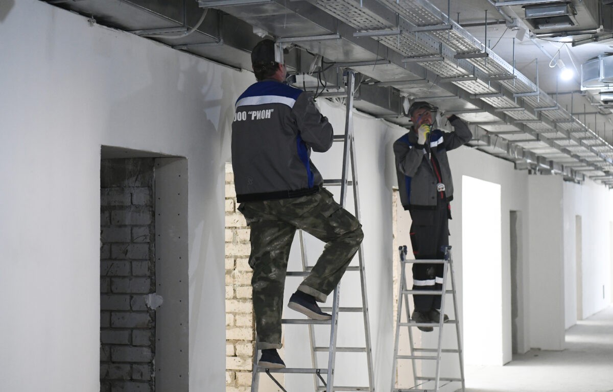 Губернатор Игорь Руденя поставил задачи по завершению строительства поликлиники в Старице