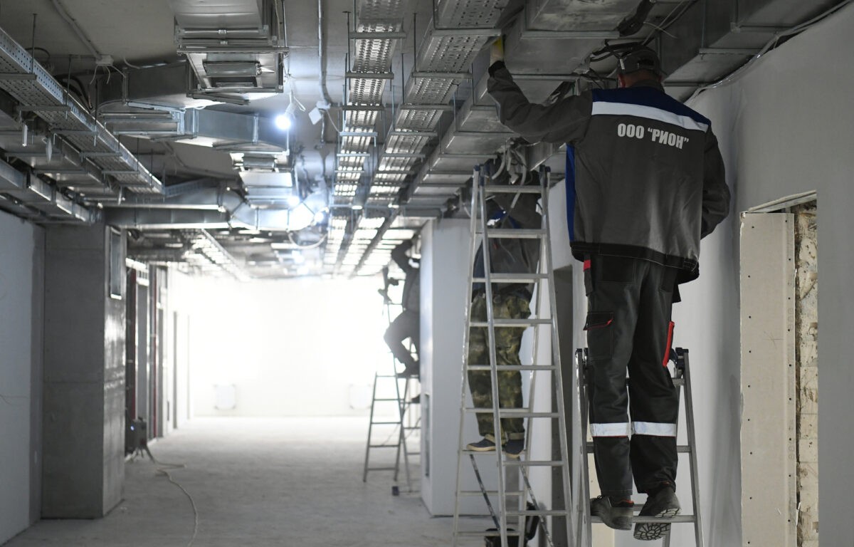 Губернатор Игорь Руденя поставил задачи по завершению строительства поликлиники в Старице