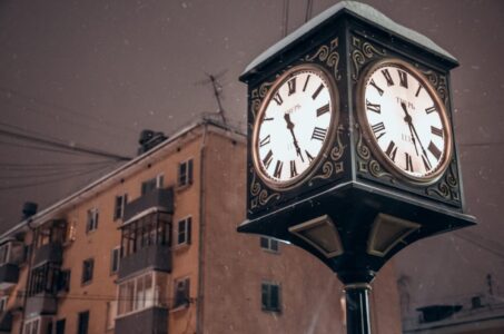 В Госдуме рассмотрят законопроект о переходе России на летнее время В Госдуме рассмотрят законопроект о переходе России на летнее время