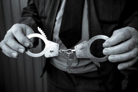Житель Тверской области, нанявший киллера для своего соперника, заключён под стражу Житель Тверской области, нанявший киллера для своего соперника, заключён под стражу