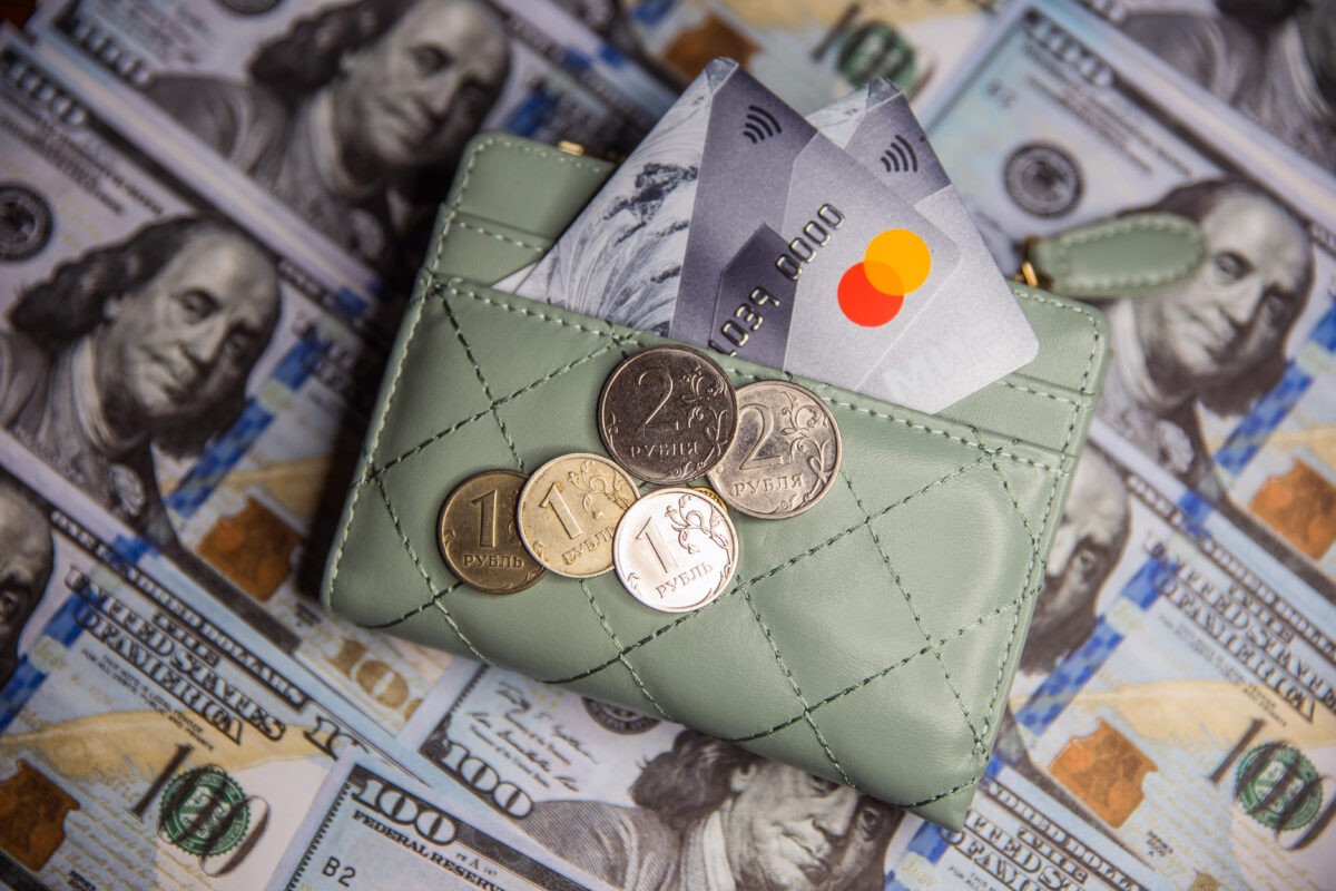 Клиенты ВТБ увеличили число переводов в дружественные страны в три раза