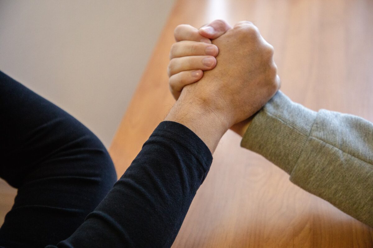 Молодой тверитянин проиграл спор с другом и украл алкоголь