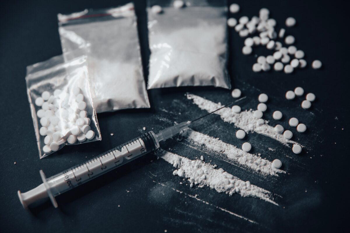 Жителя Твери осудят за предоставление техпомещения наркоманам