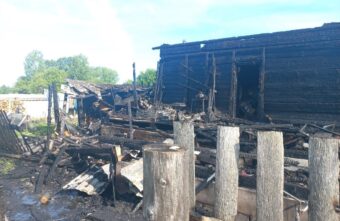 В Тверской области бабушка с внуком чудом спаслись из пожара В Тверской области бабушка с внуком чудом спаслись из пожара