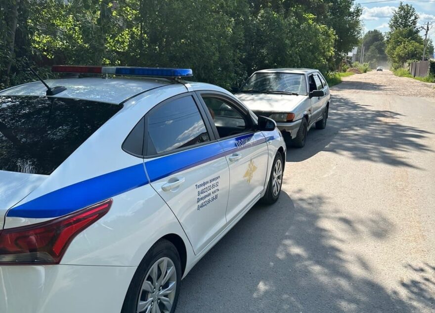 Жители Тверской области помогли поймать пьяную женщину за рулем Жители Тверской области помогли поймать пьяную женщину за рулем