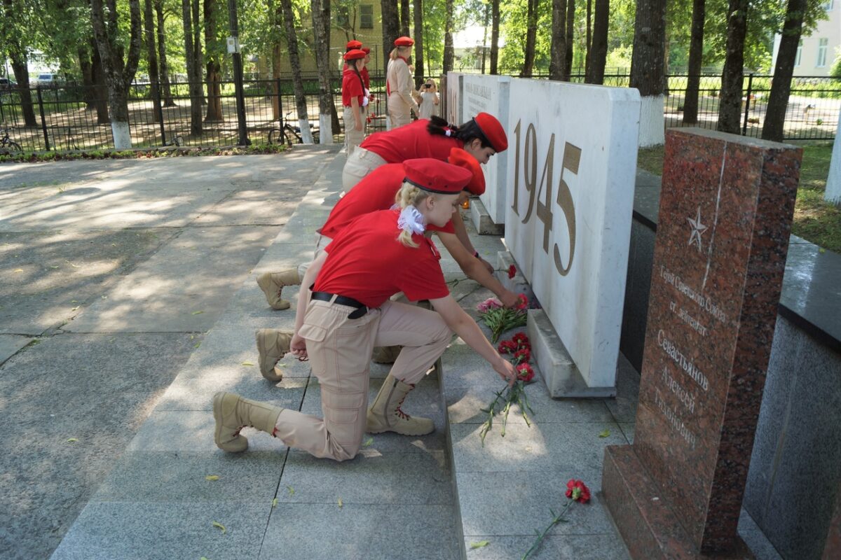 В Лихославльском округе почтили память павших