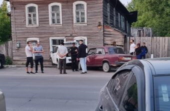 В Тверской области пьяный водитель отправил чужую легковушку в дом