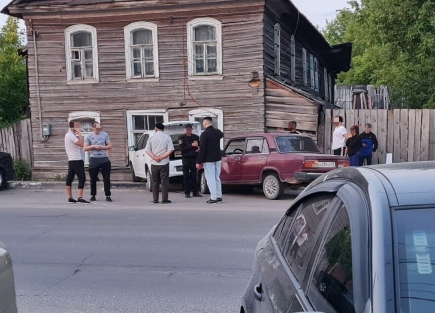 В Тверской области пьяный водитель отправил чужую легковушку в дом В Тверской области пьяный водитель отправил чужую легковушку в дом