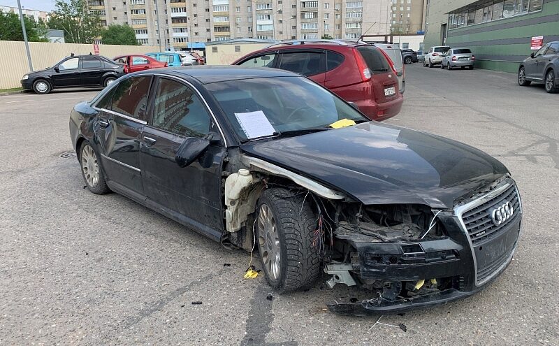Стала известна судьба брошенной на парковке в Твери иномарки Стала известна судьба брошенной на парковке в Твери иномарки