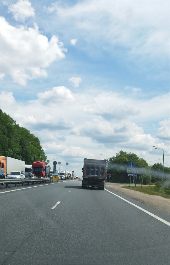 Под Тверью сохраняется большая пробка