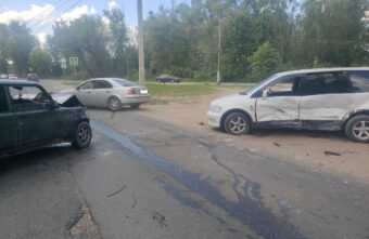 ДТП в Твери: 50-летний водитель легковушки не уступил дорогу ДТП в Твери: 50-летний водитель легковушки не уступил дорогу