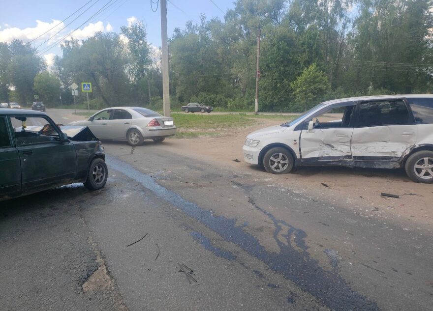 ДТП в Твери: 50-летний водитель легковушки не уступил дорогу ДТП в Твери: 50-летний водитель легковушки не уступил дорогу