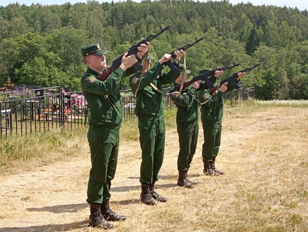 В Тверской области проводили в последний путь 30-летнего Павла Куликова