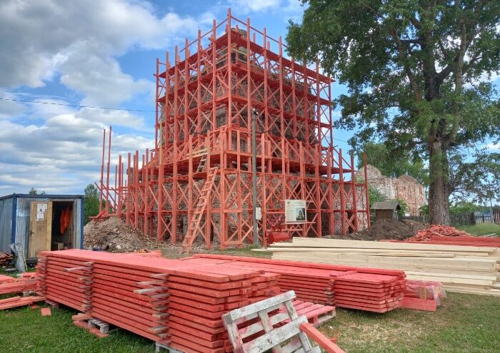 В Тверской области спасают уникальную надвратную церковь В Тверской области спасают уникальную надвратную церковь