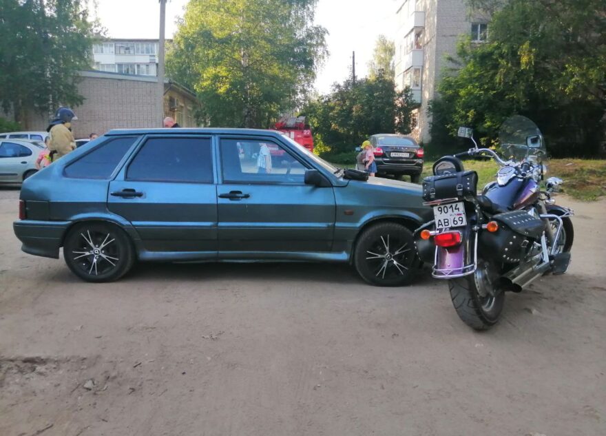 В Тверской области в результате столкновения с «ВАЗом» пострадал мотоциклист В Тверской области в результате столкновения с «ВАЗом» пострадал мотоциклист