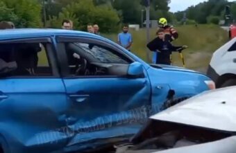 В Твери столкнулись две иномарки В Твери столкнулись две иномарки