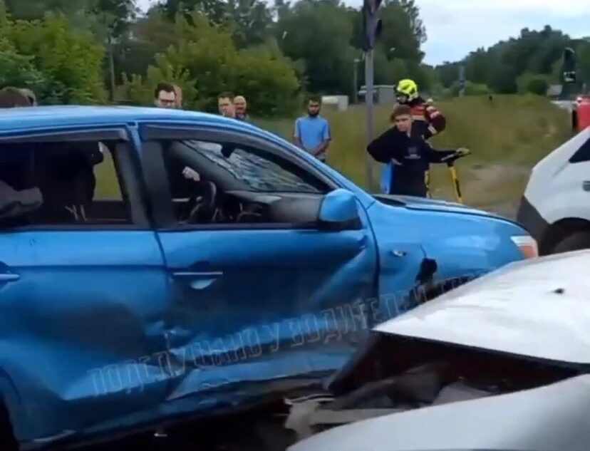 В Твери столкнулись две иномарки