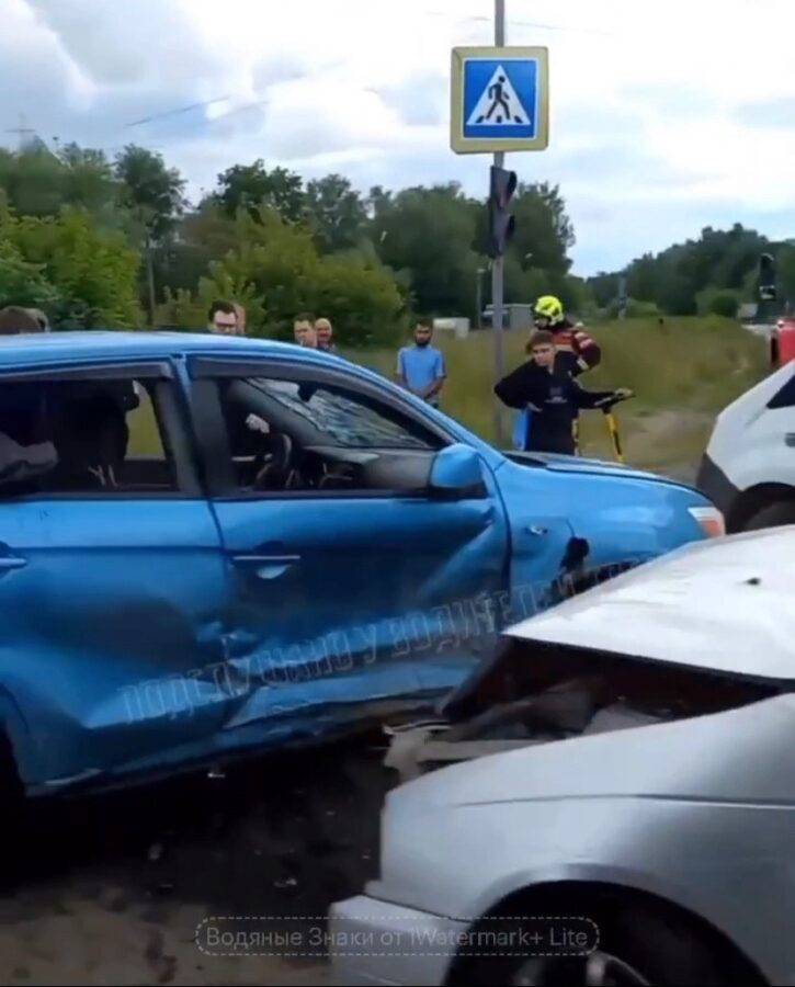В Твери столкнулись две иномарки