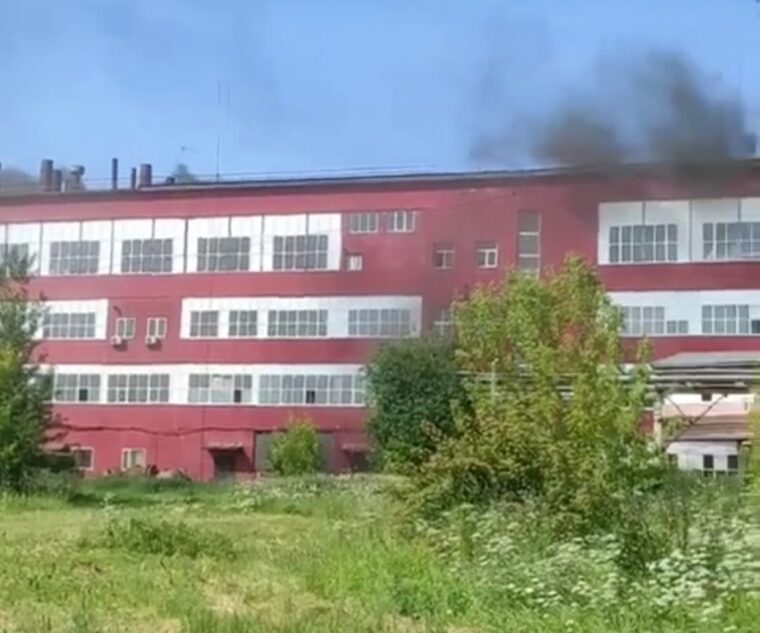 В Тверской области задымился завод