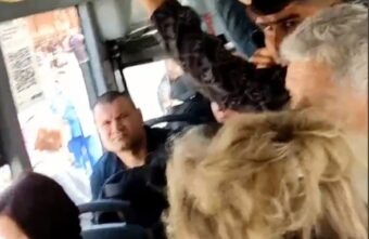 В Тверской области автобус не смог вместить людей В Тверской области автобус не смог вместить людей