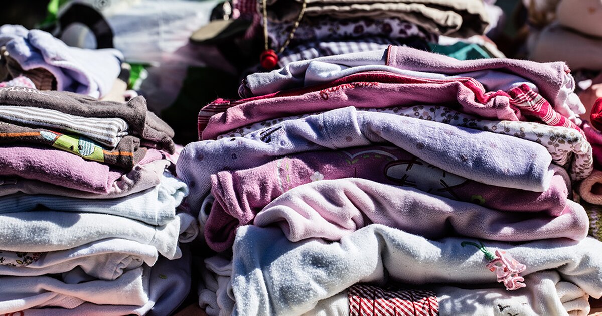 Россиянам запретят выбрасывать старые вещи в мусорные баки