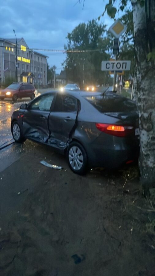 Жители города в Тверской области остались без интернета из-за ДТП