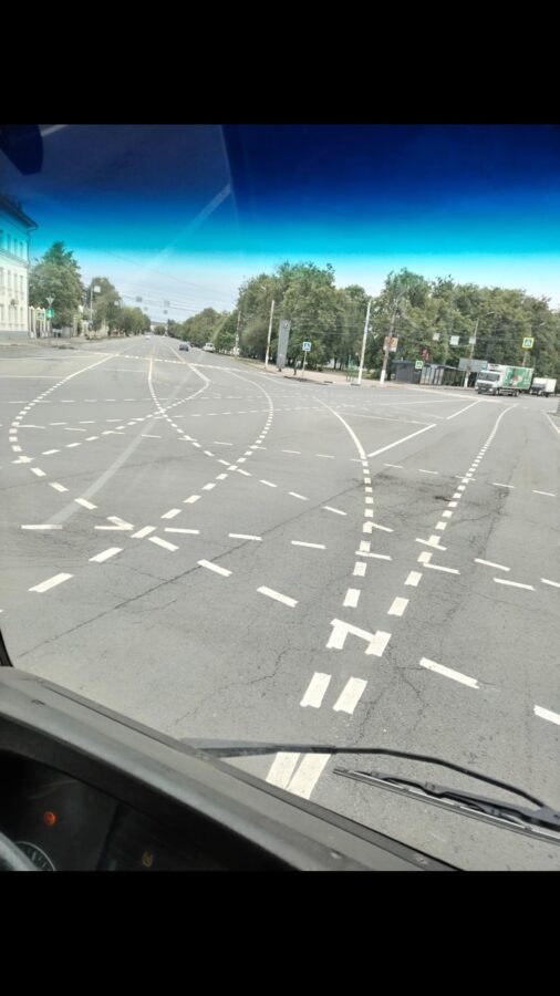 Тверских водителей поразила новая разметка на площади Гагарина
