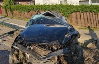 В Тверской области легковушка "въехала" в жилой дом