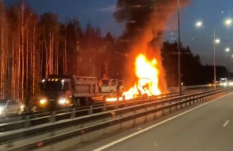 Ночью в Тверской области столкнулись два грузовых автомобиля