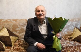 Губернатор поздравил участника Парада Победы 1945 года Владимира Левандовского