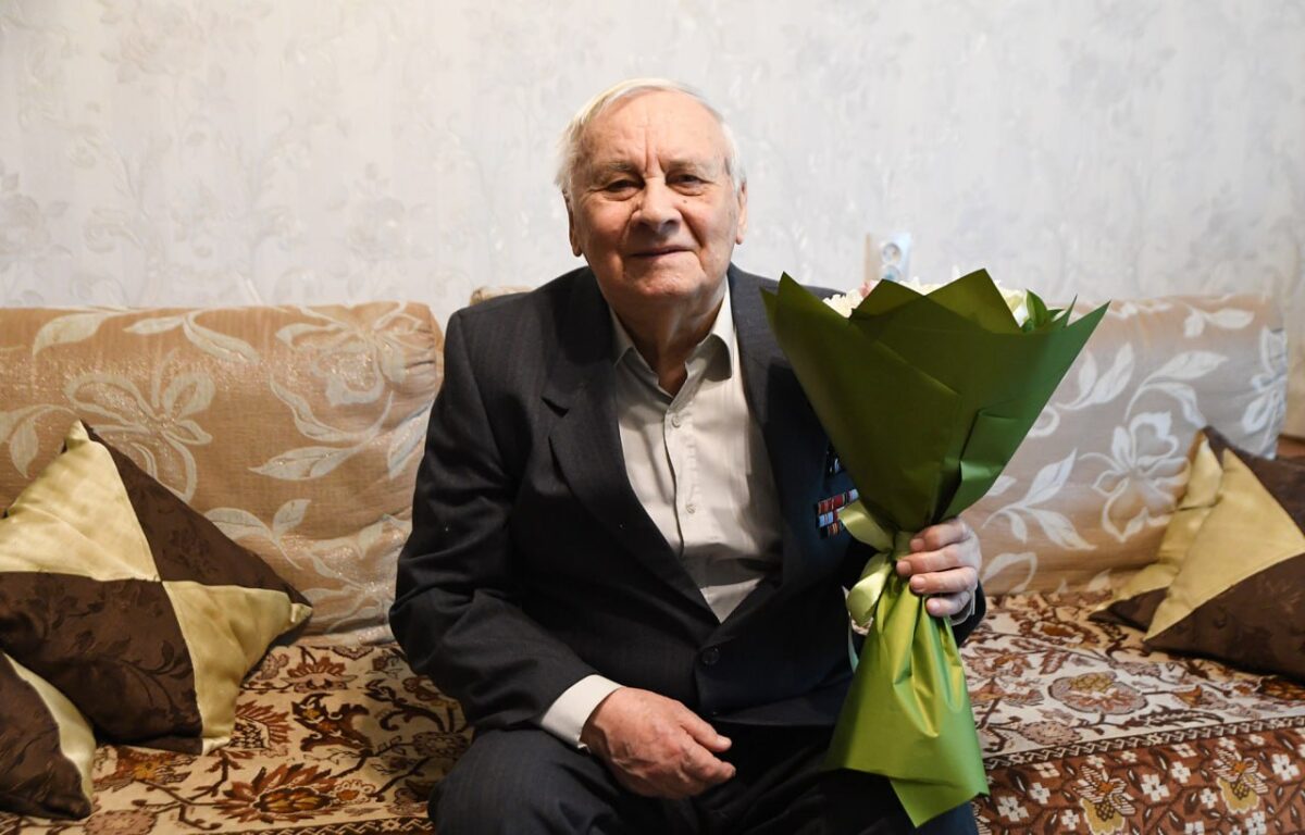Губернатор поздравил участника Парада Победы 1945 года Владимира Левандовского