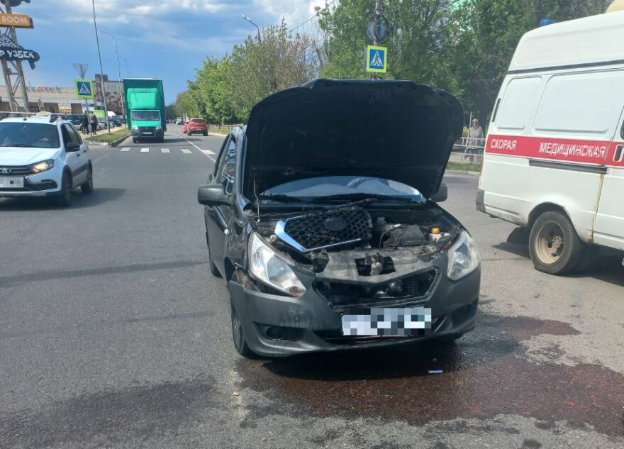 Женщина пострадала в столкновении "Датсуна" и "Шевроле" в Твери Женщина пострадала в столкновении "Датсуна" и "Шевроле" в Твери
