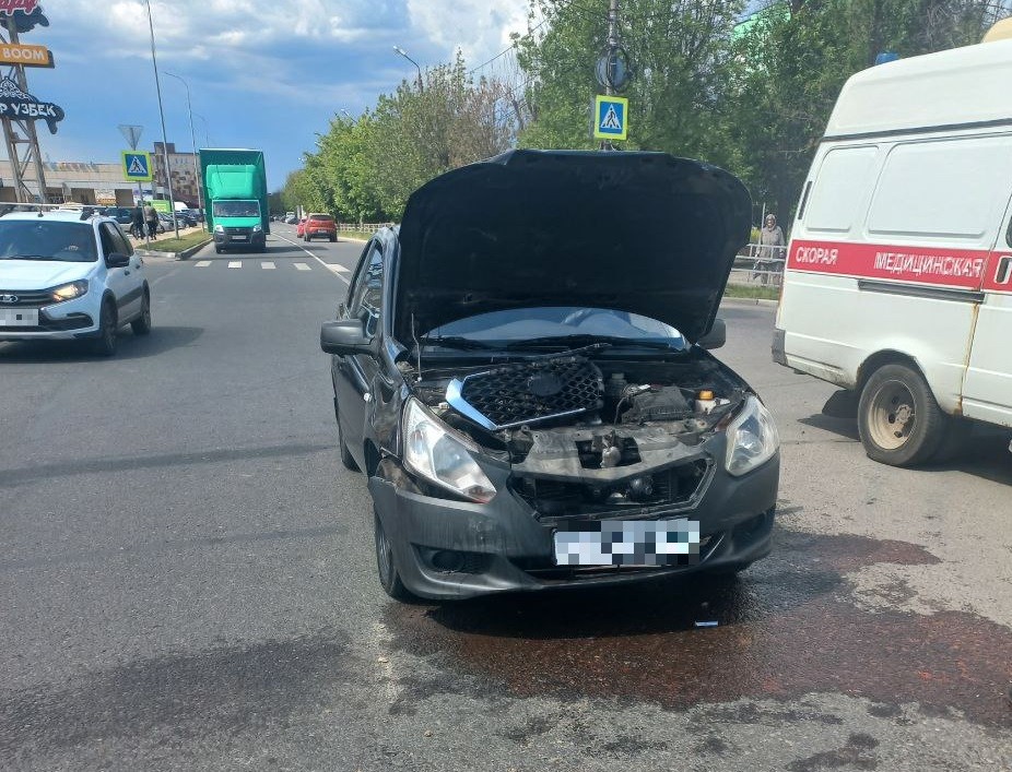 Женщина пострадала в столкновении "Датсуна" и "Шевроле" в Твери Женщина пострадала в столкновении "Датсуна" и "Шевроле" в Твери