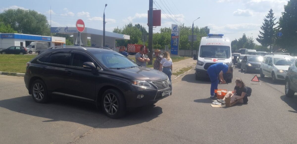 Водитель "Лексуса" сбил молодую велосипедистку в Твери