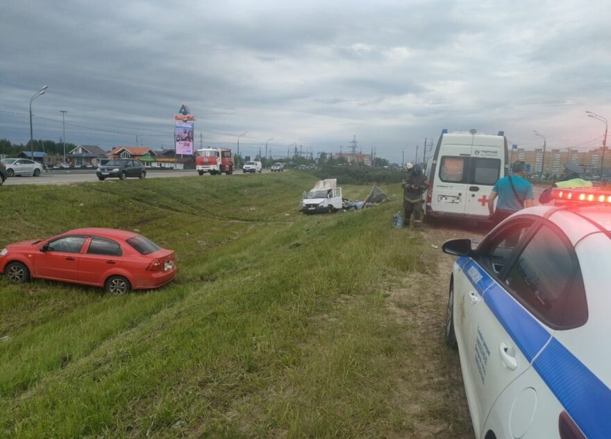 Появилось видео с момента ДТП на Октябрьском проспекте в Твери Появилось видео с момента ДТП на Октябрьском проспекте в Твери