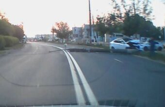 Ночью в Твери автомобиль врезался в столб Ночью в Твери автомобиль врезался в столб