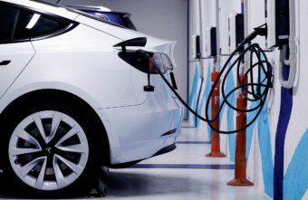 Евросоюз запретил поставлять в Россию автомобили с объемом двигателя больше 1,9 литра Евросоюз запретил поставлять в Россию автомобили с объемом двигателя больше 1,9 литра