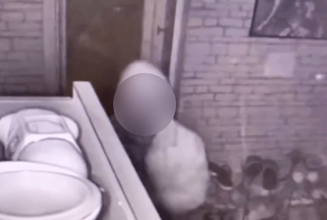 В Тверской области дачный вор увидел, что за ним следят, и украл камеру