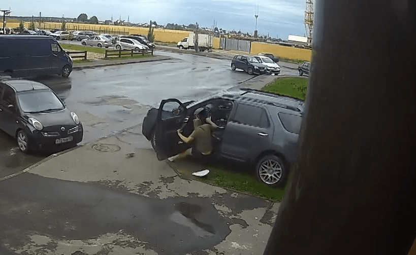 Водитель «припарковался» в дом в Твери