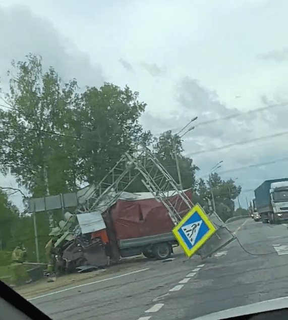 В Тверской области собралась пробка из-за ДТП с грузовиком В Тверской области собралась пробка из-за ДТП с грузовиком