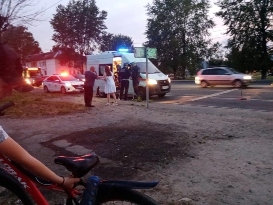 В Твери автобус сбил подростка, переходившего дорогу на красный