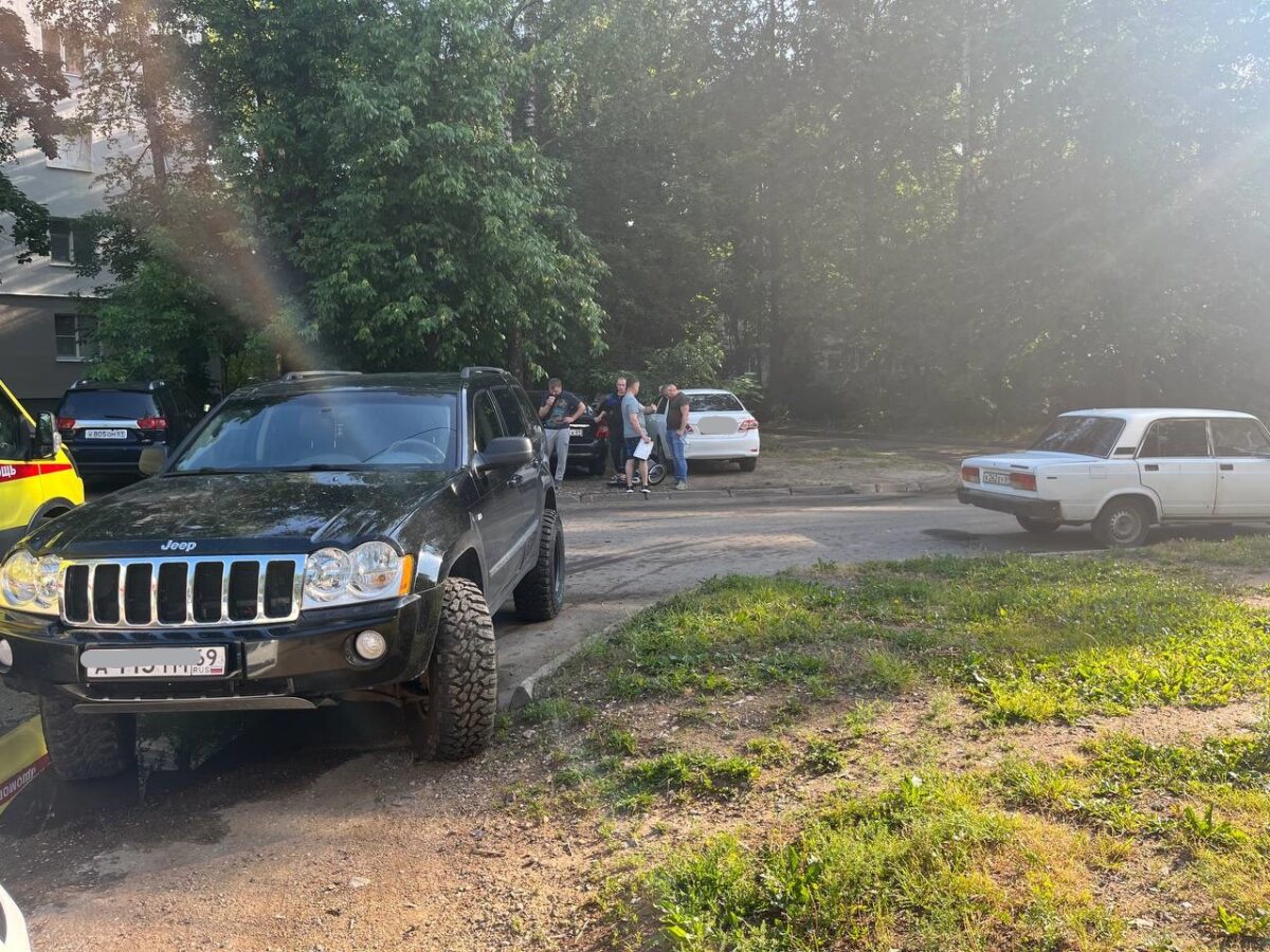 В Твери машина сбила маленького ребенка на велосипеде