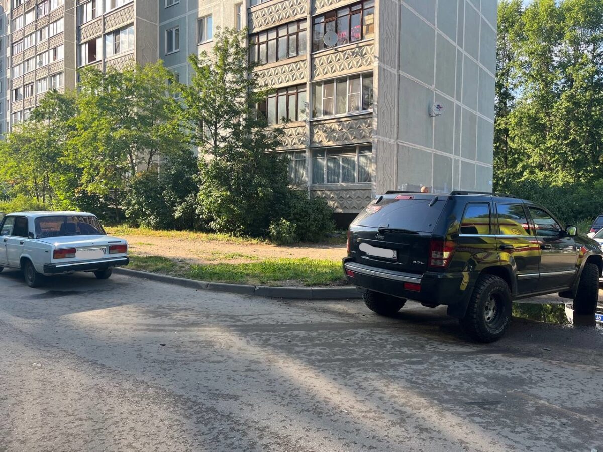 В Твери машина сбила маленького ребенка на велосипеде