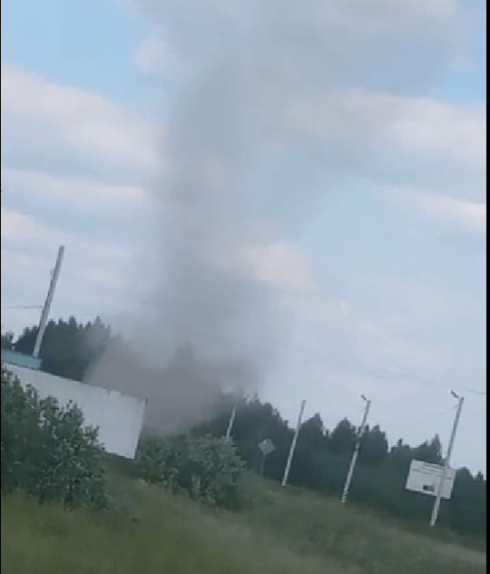 В Тверской области очевидцы сняли пылевой вихрь