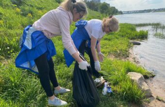 Сотрудники ПСБ в Твери помогли убрать берега Волги