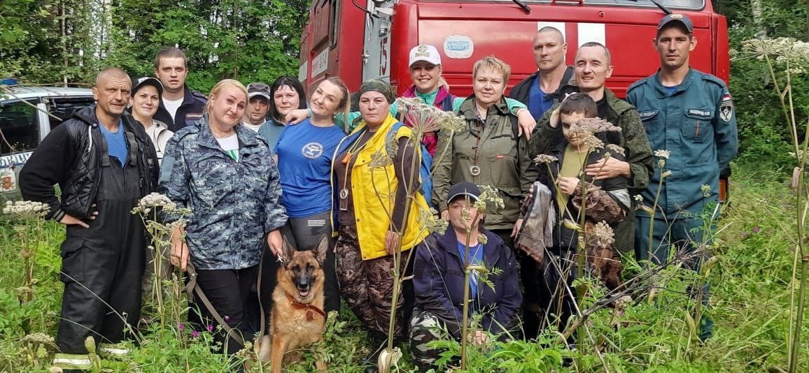 В Тверской области волонтеры и полицейские спасли заблудившихся мужчину и ребенка