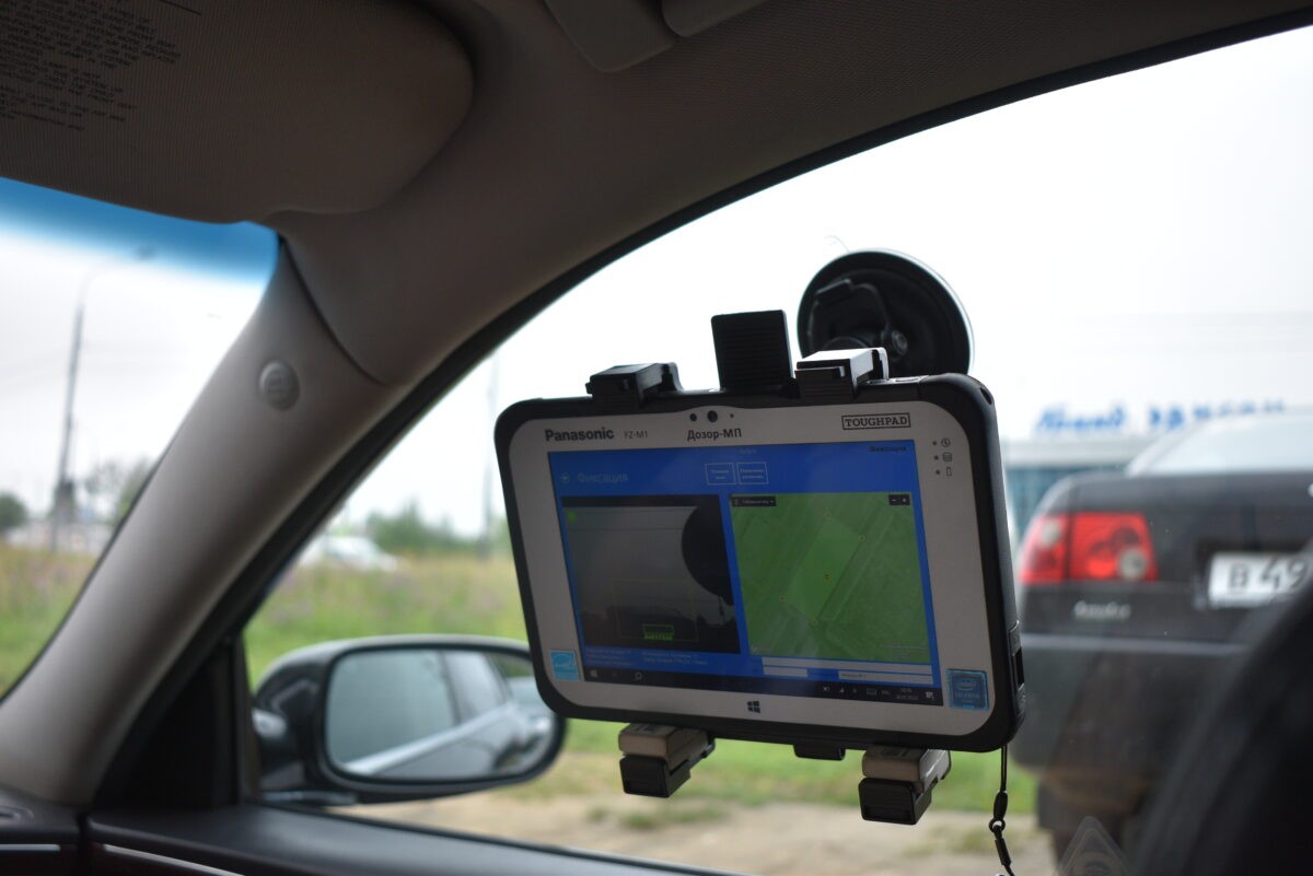 Новую партию водителей наказали за оставленные на газонах автомобили