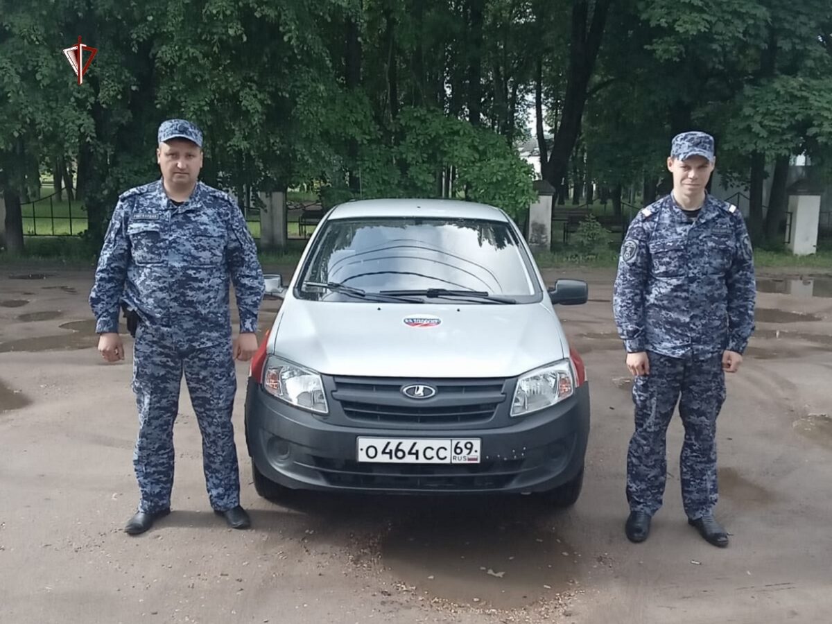 Жителю Твери не удалось выпить дорогого коньяка за чужой счет