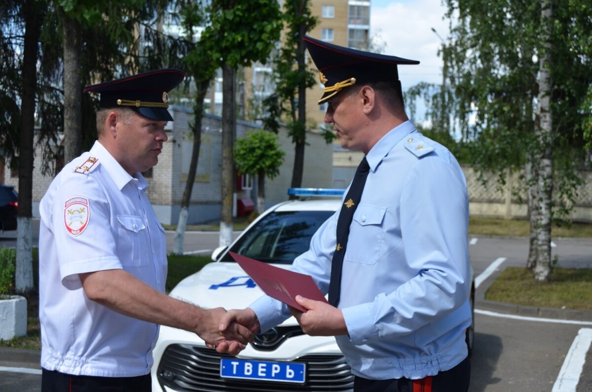 Начальник УМВД России по Тверской области поздравил сотрудников и ветеранов Госавтоинспекции